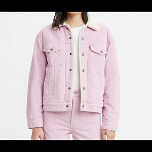 NWT Levi’s Ex-Boyfriend Corduroy Sherpa Trucker Jacket
Pebble Keepsake Lilac
M